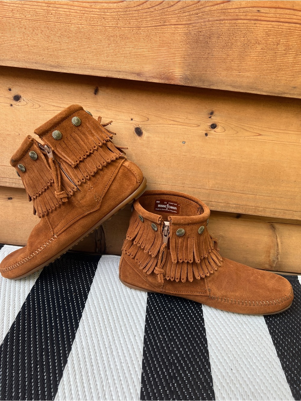 Women’s Minnetonka moccasins - Picture 3 of 5